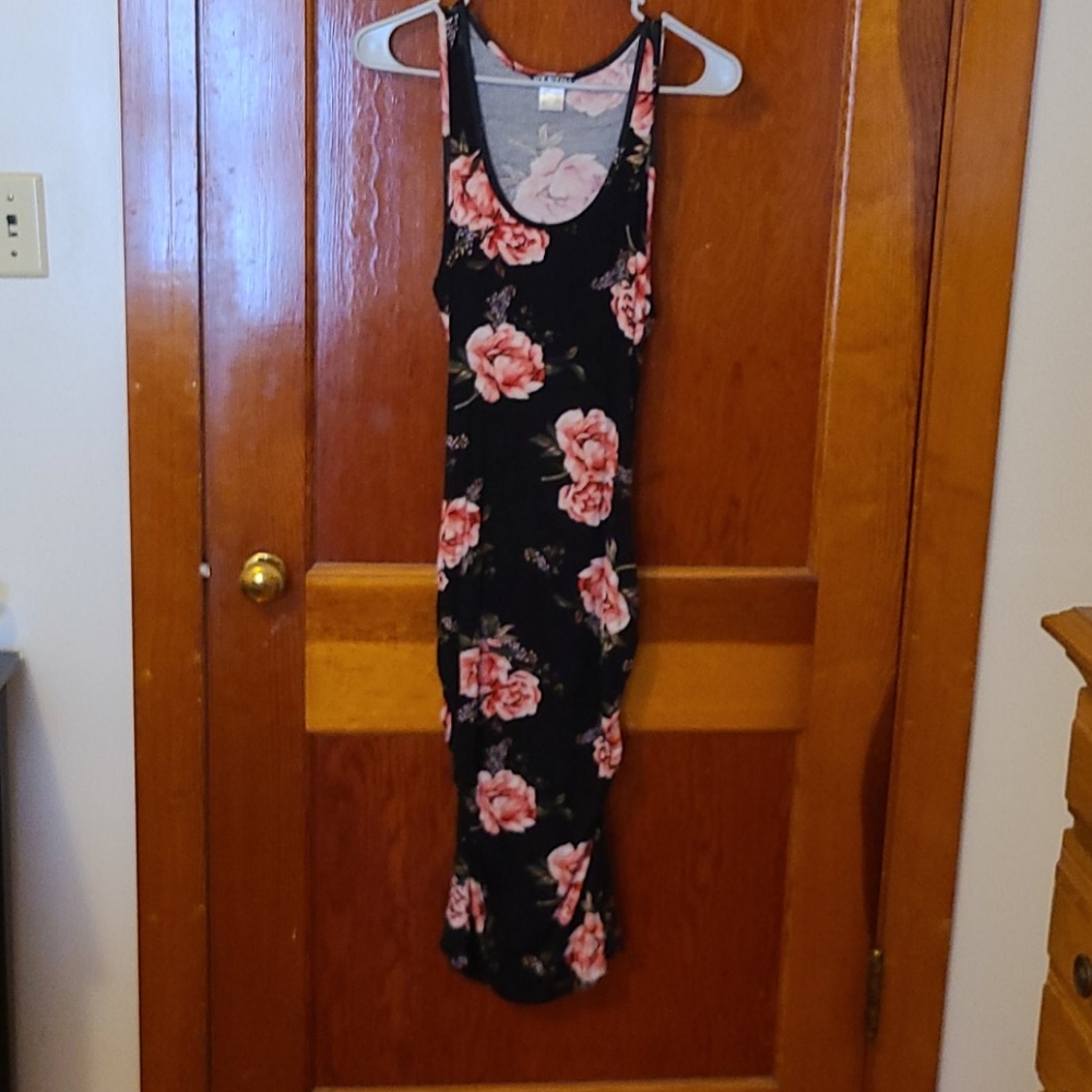 Venus small black with roses dress